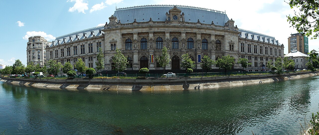 Palatul de Justiție din București, văzut de pe malul Dâmboviței
